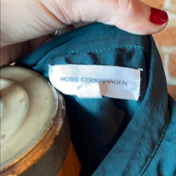 Silky evergreen blouse - Picture 3 of 4